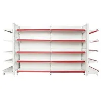 supermercato con esposizione sugli scaffali